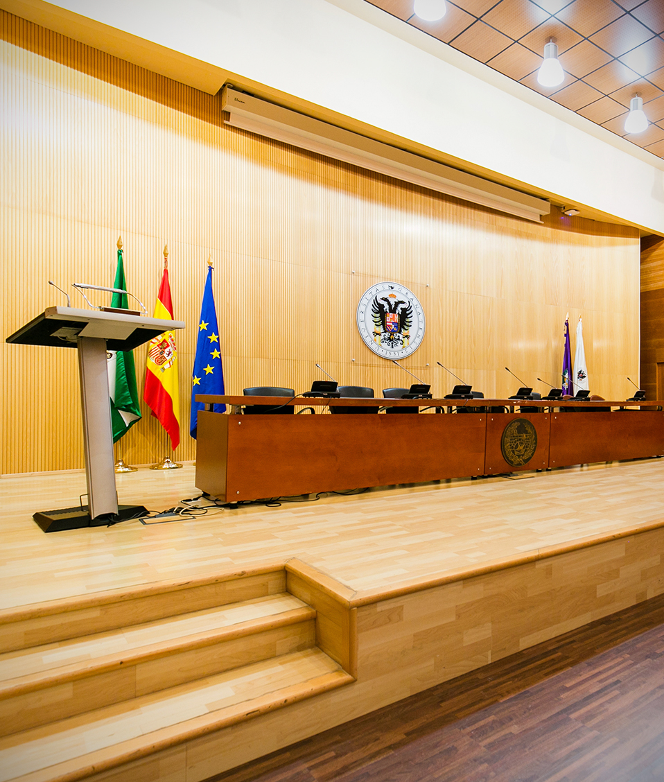 Vista del escenario del salón de actos del Edificio Politécnico